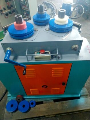 Ma&scaron;ina za savijanje cevi