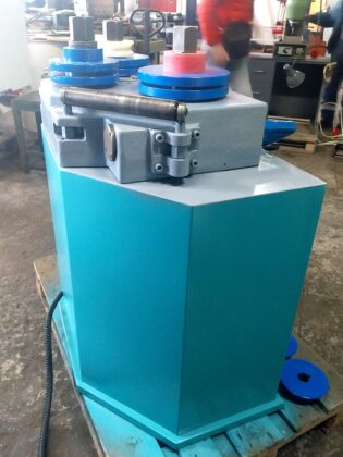 Ma&scaron;ina za savijanje cevi