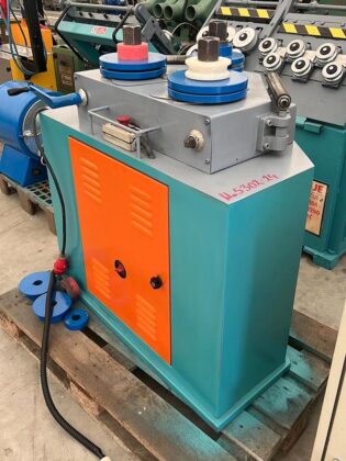 Ma&scaron;ina za savijanje cevi