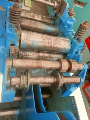 Ma&scaron;ina za razvlačenje lima