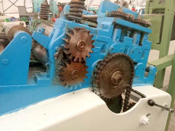 Ma&scaron;ina za razvlačenje lima